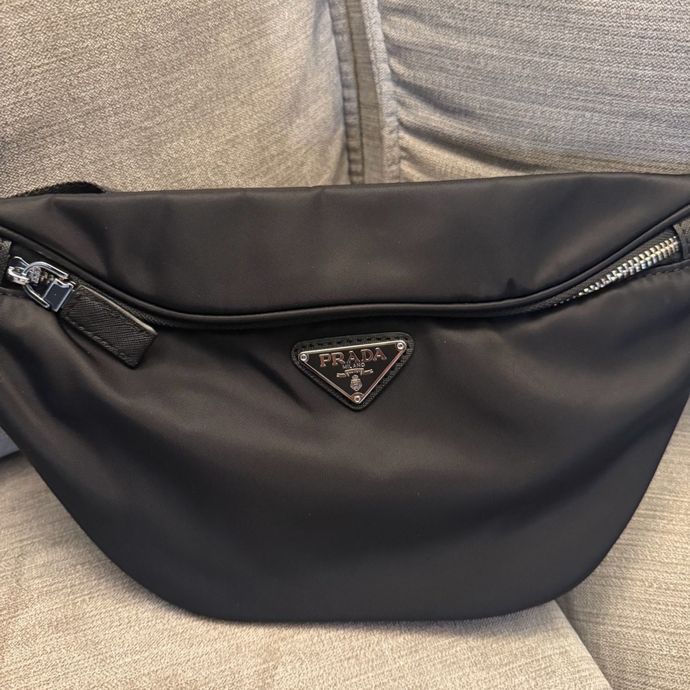 Prada Re-Nylon Black Belt Bag Men - Picture 2 of 6